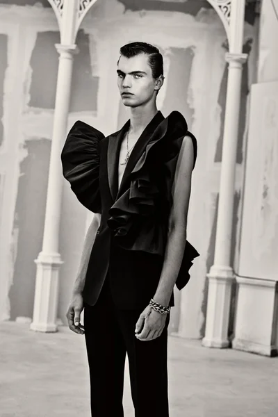Look 10